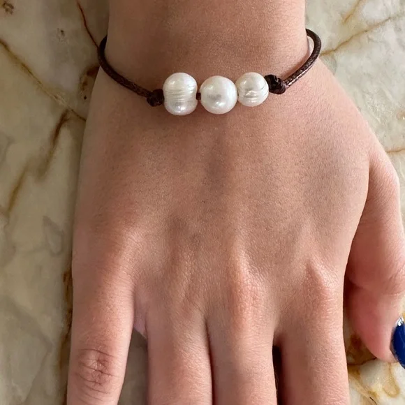 Freshwater Hawaiian Bracelet with Brown adjustable Cord - Picture 6 of 6